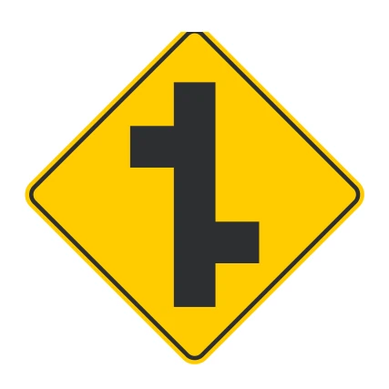 Señal de tránsito: INTERSECCIÓN ESCALONADA PRIMERA DERECHA
